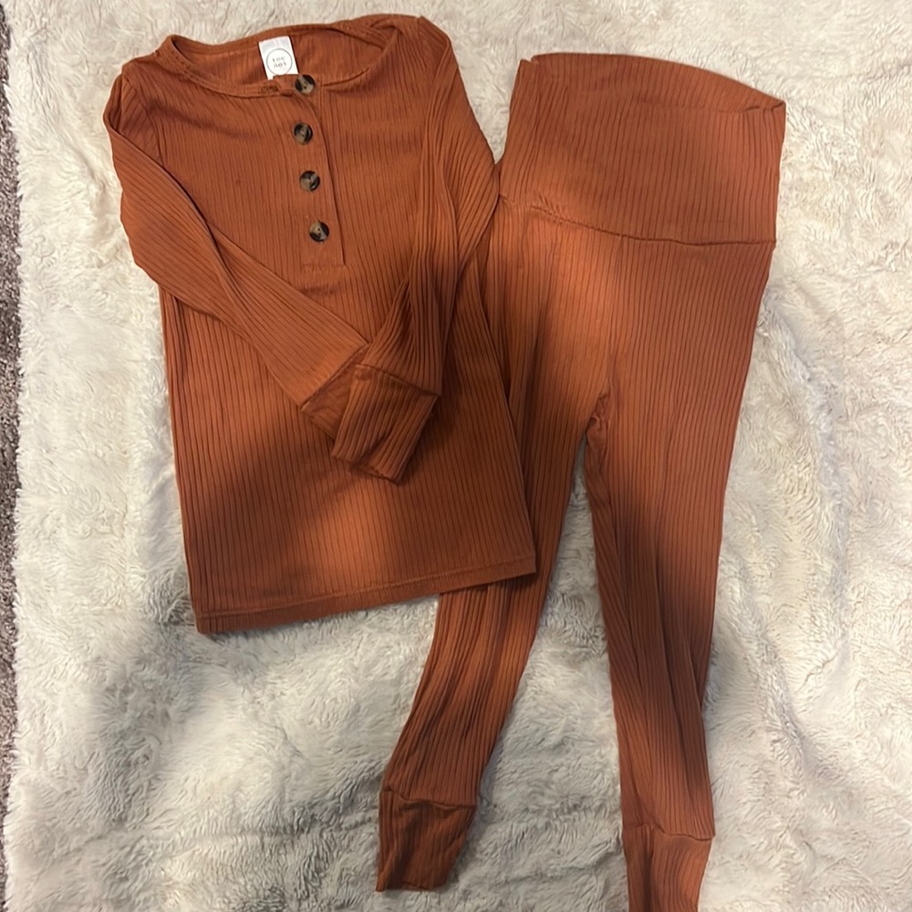 Lou Lou & Company 2T ribbed top and bottom set